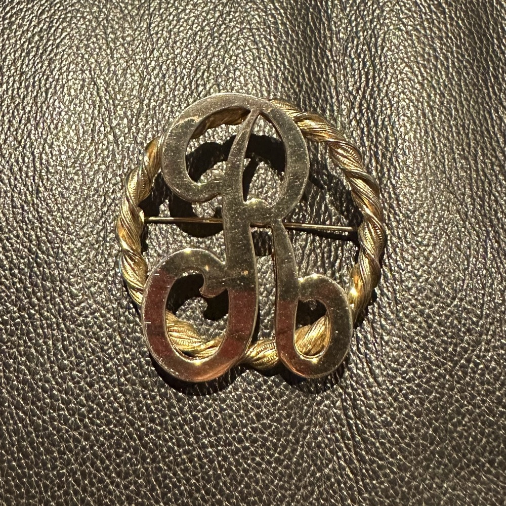 R Initial Gold Tone Pin